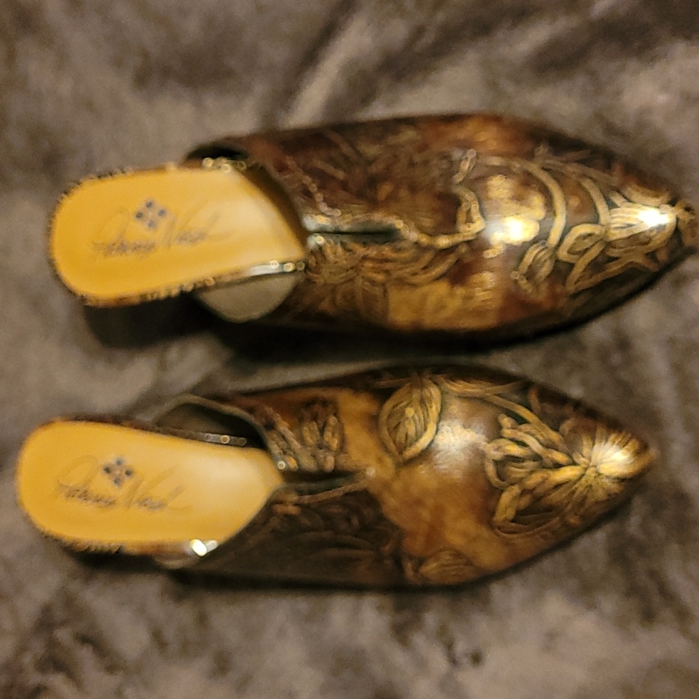 Shoes - Picture 2 of 5